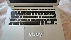 Macbook Air 13.3 128gb Ssd, Intel Core I5, 1.6 Ghz, 8gb - Cover - Adapter