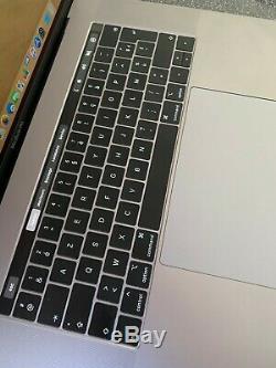 Apple MacBook Pro 15.4'' (256Go SSD, Intel Core i7 2.2GHz, 16 DDR4) + accesoires